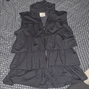 Ruffled short sleeve vest